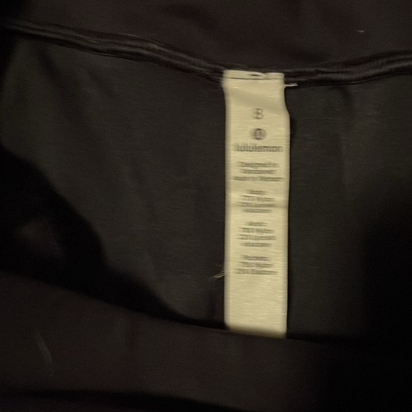 Lulu Lemon Workout Shorts - Picture 5 of 6